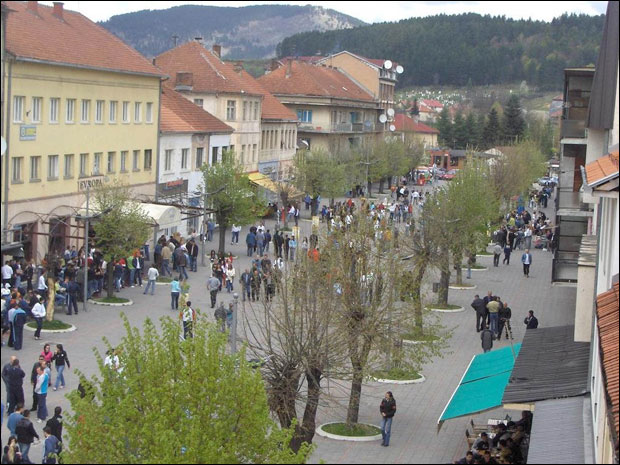 Бакуле сведок сарадник?